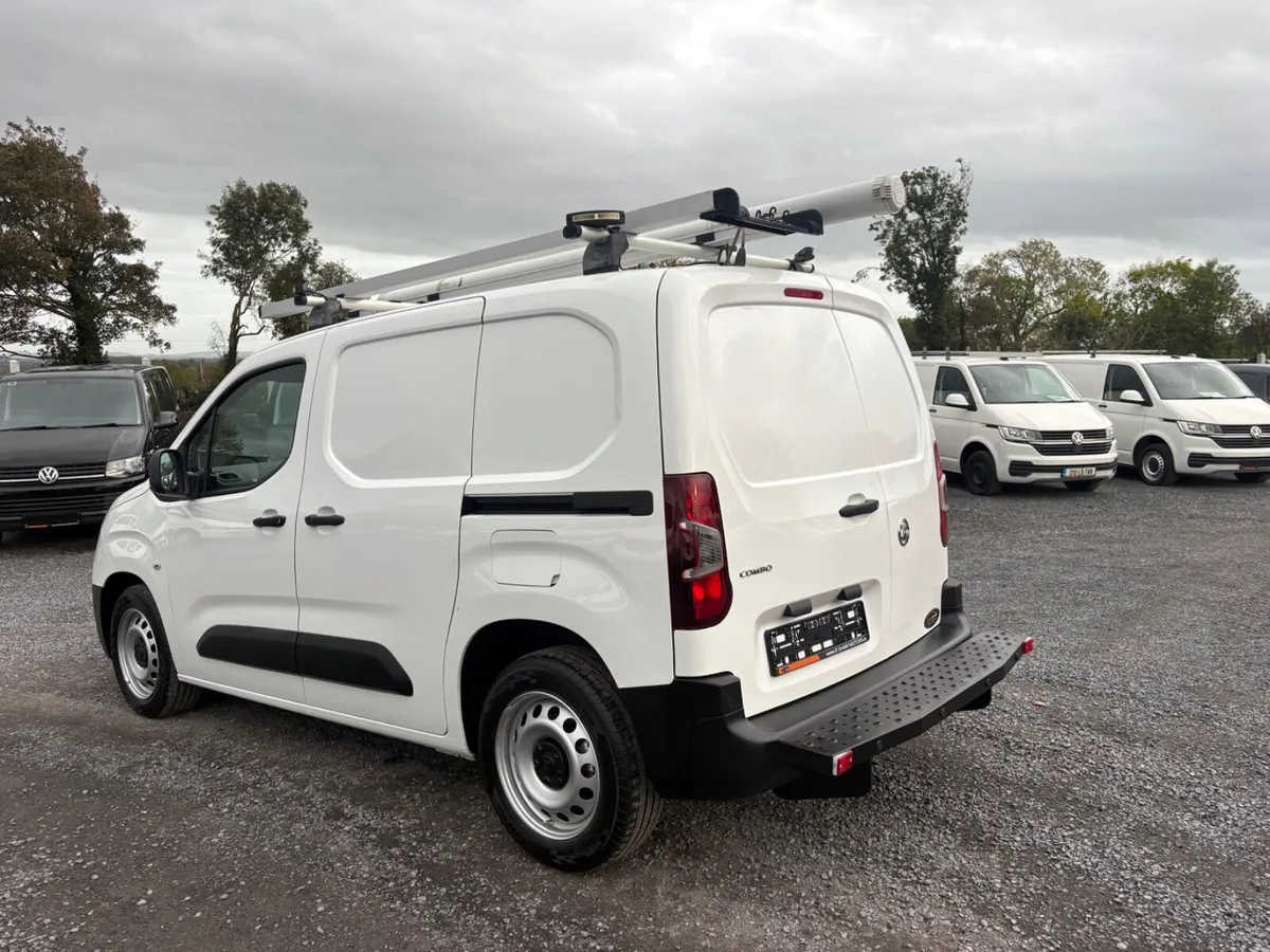 Vauxhall Combo - Image 4