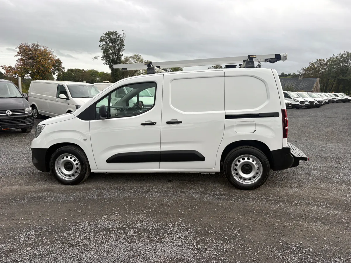 Vauxhall Combo - Image 2