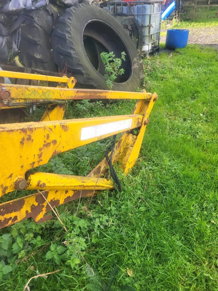 Front loader - Image 3