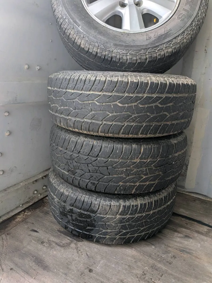 Toyota hilux canopy,Roll Bar, Wheels - Image 4