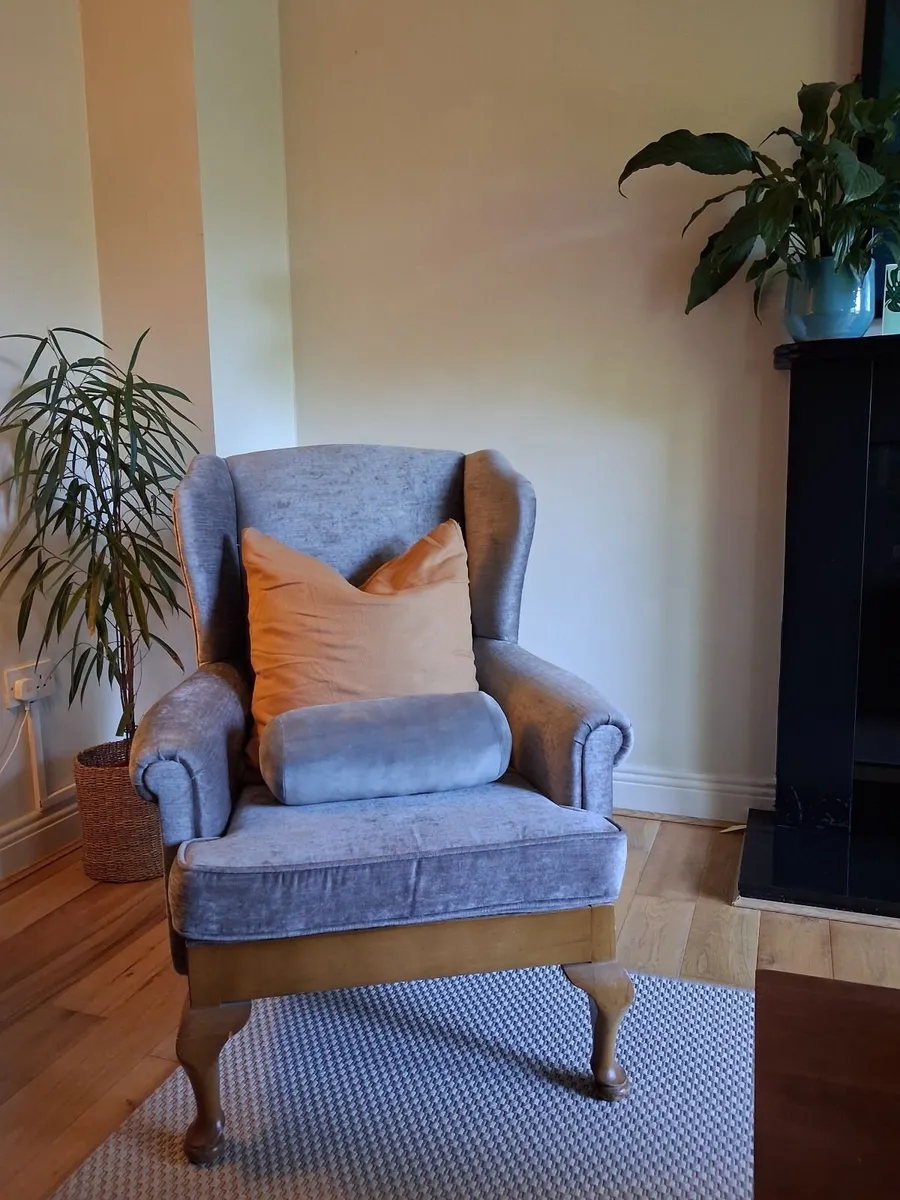 Queen Ann Chair - Image 1