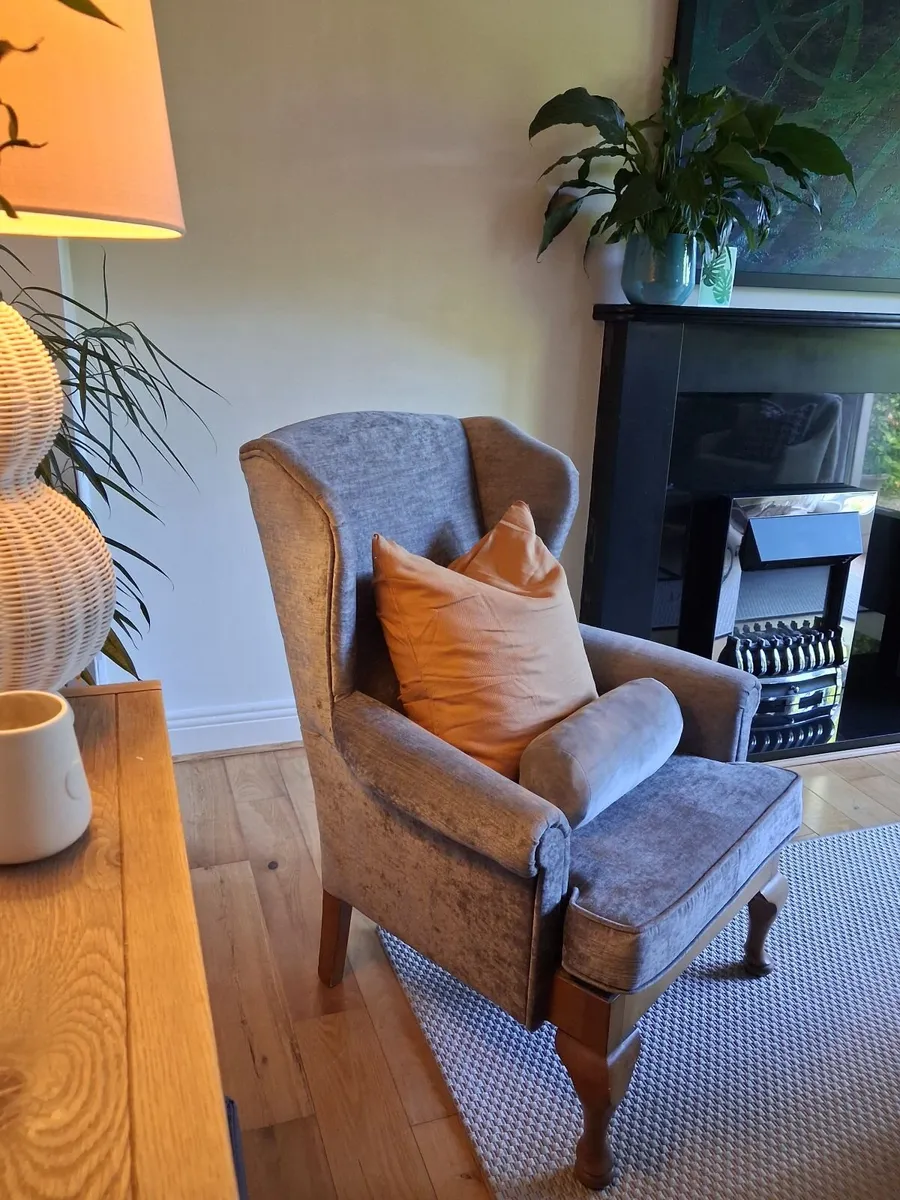 Queen Ann Chair - Image 2