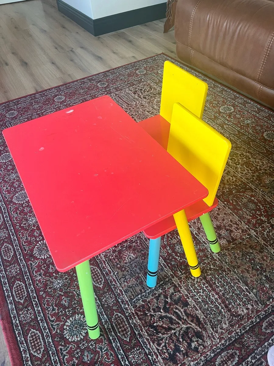 Kids table and chairs - Image 2