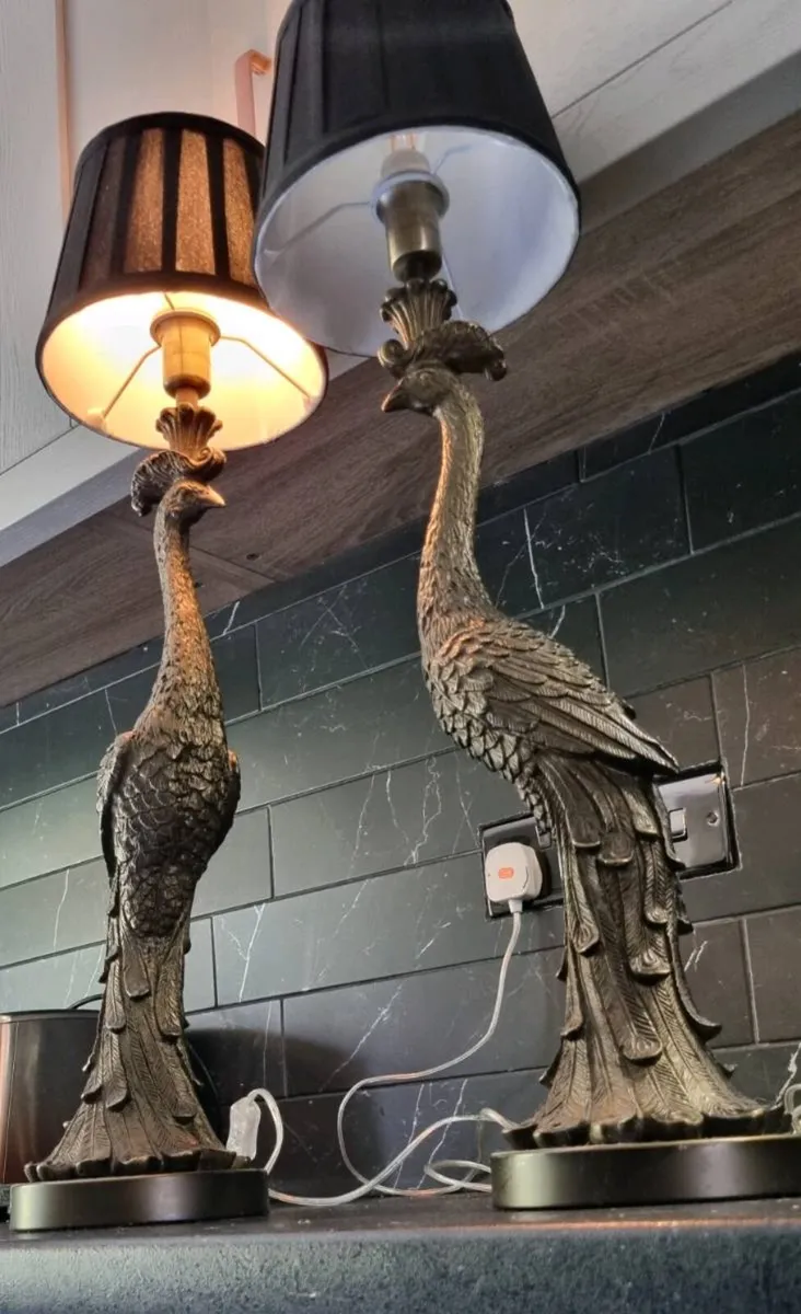 FABULOUS PAIR PEACOCK BRONZE METAL LAMPS - Image 3