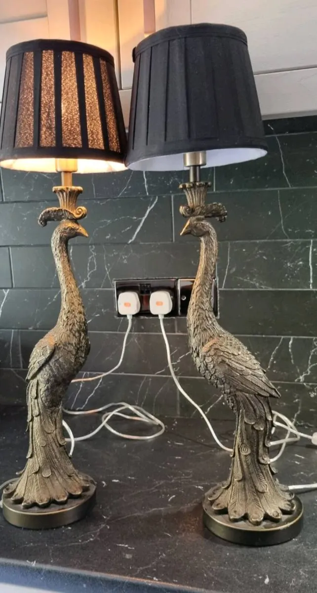 FABULOUS PAIR PEACOCK BRONZE METAL LAMPS - Image 4