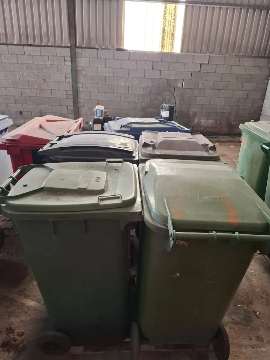 Wheelie bins - Image 1
