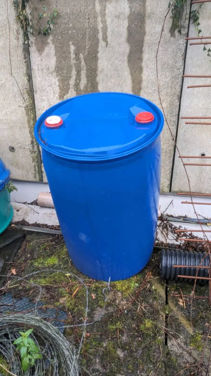 Blue barrels - Image 1