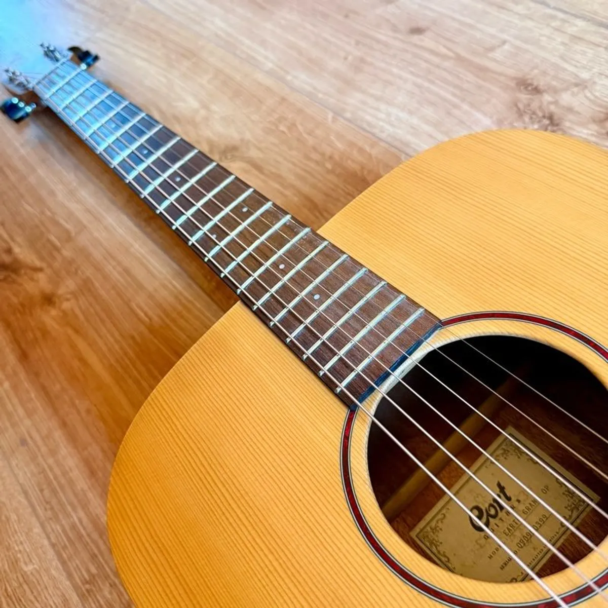 Acoustic guitar - Image 4