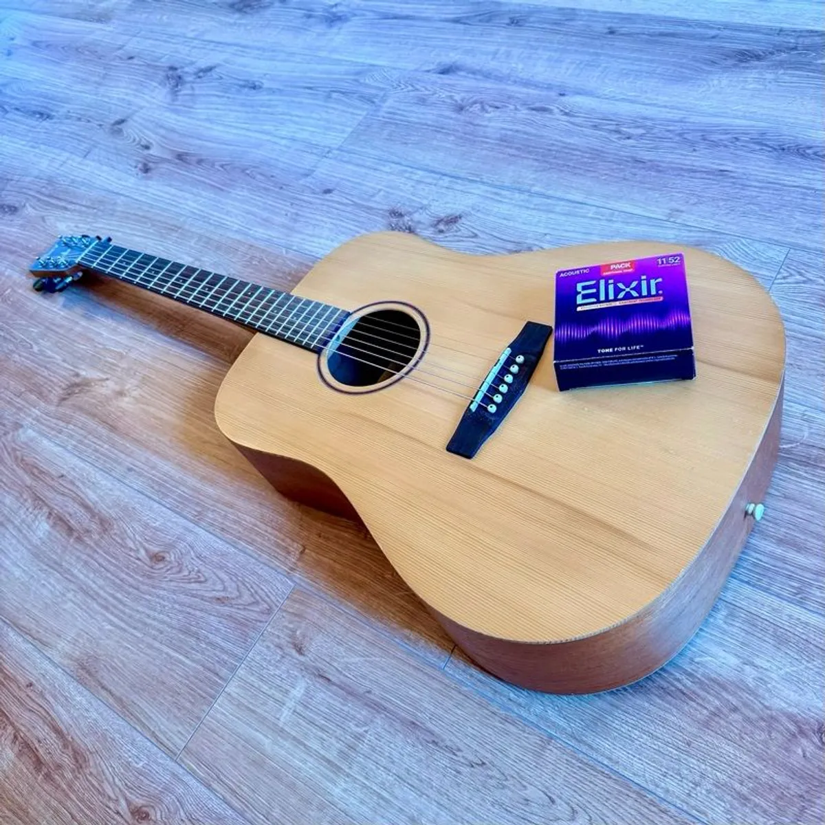 Acoustic guitar - Image 1