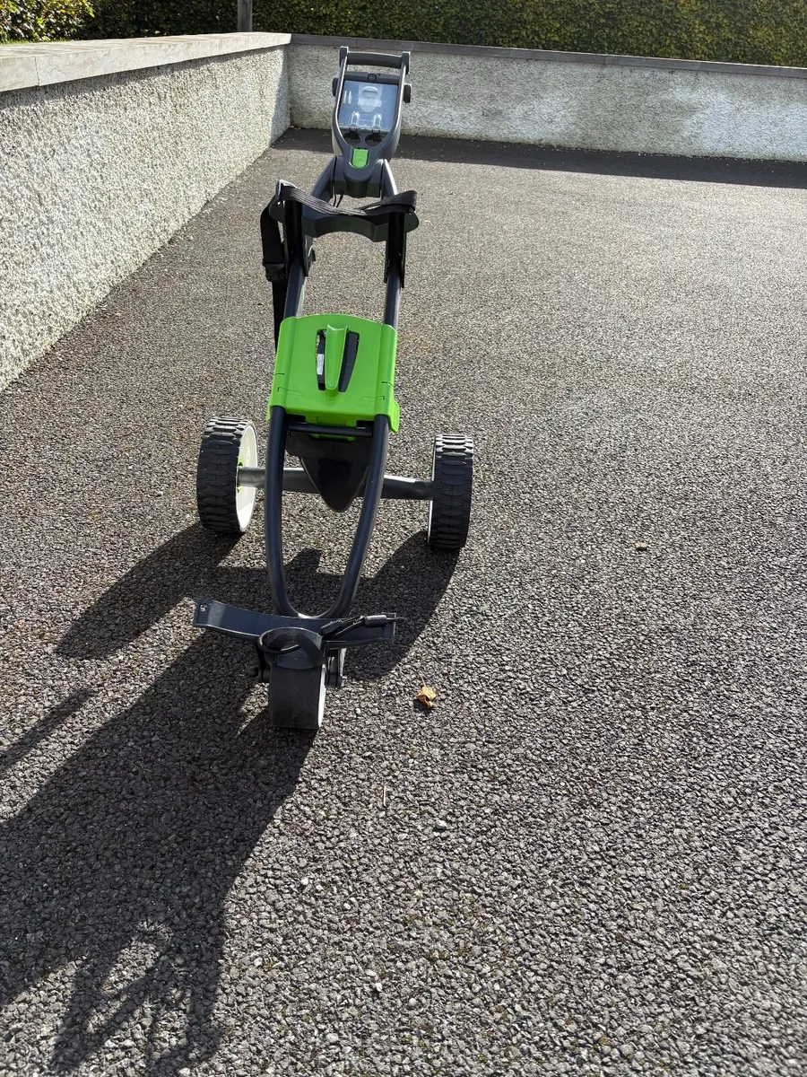 Battery powered electric golf trolley. - Image 1