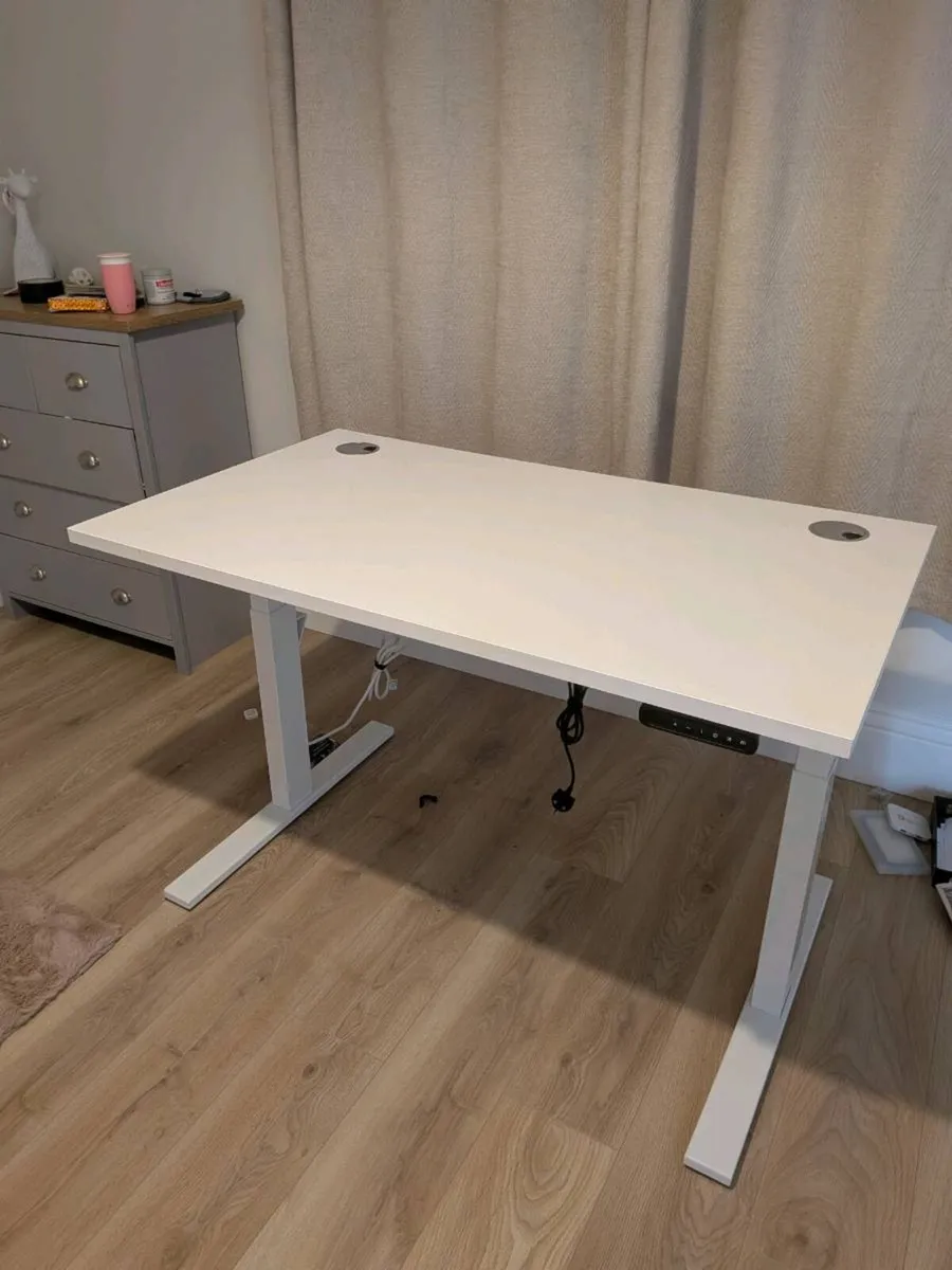 Height adjustable office table