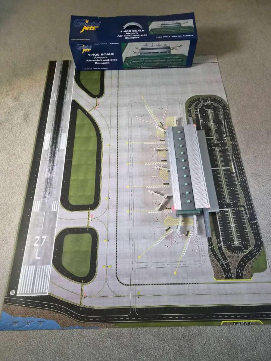 Gemini Jets Airport + Mat - Image 1