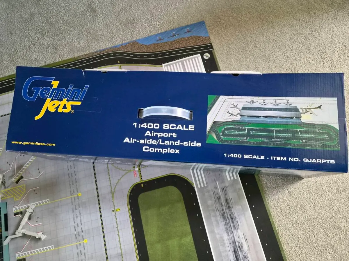 Gemini Jets Airport + Mat - Image 3