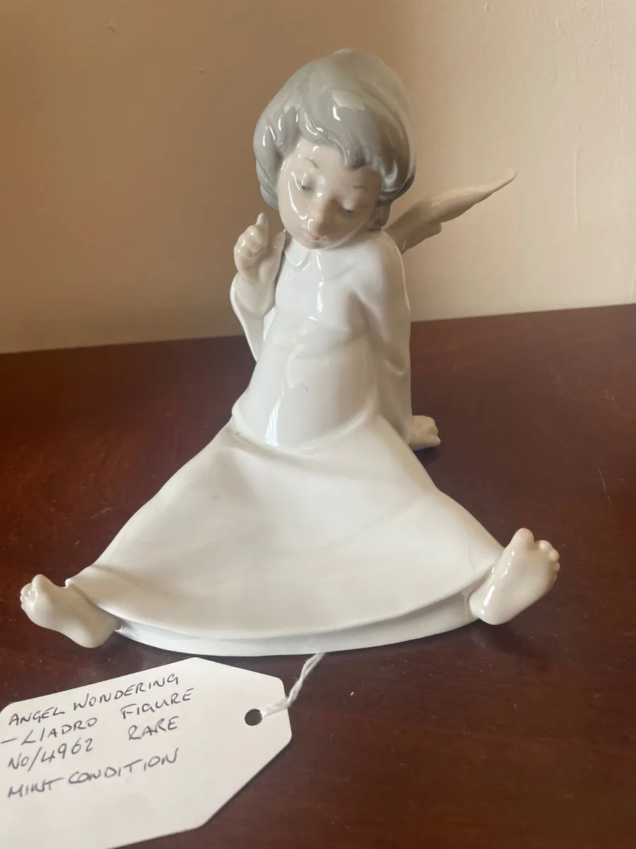LLADRO ‘ANGEL WONDERING  FIGURINE - Image 1