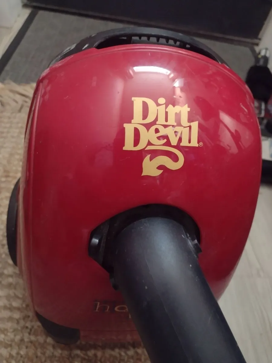 Small dirt devil vacuum cleaner 1400w - Image 1