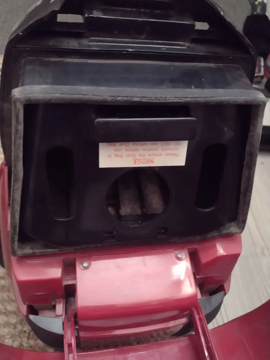 Small dirt devil vacuum cleaner 1400w - Image 4