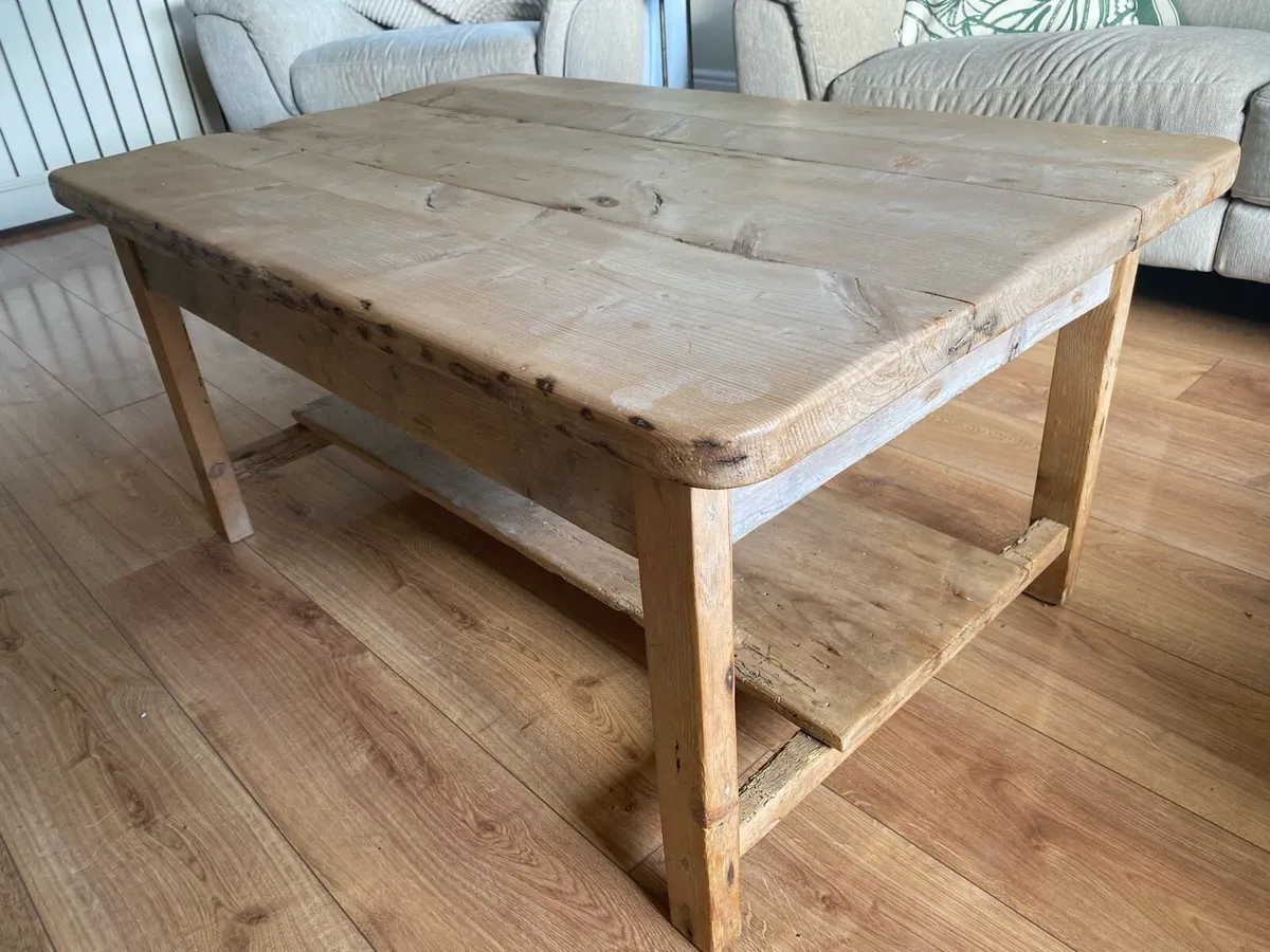 Old pine coffee table - Image 1