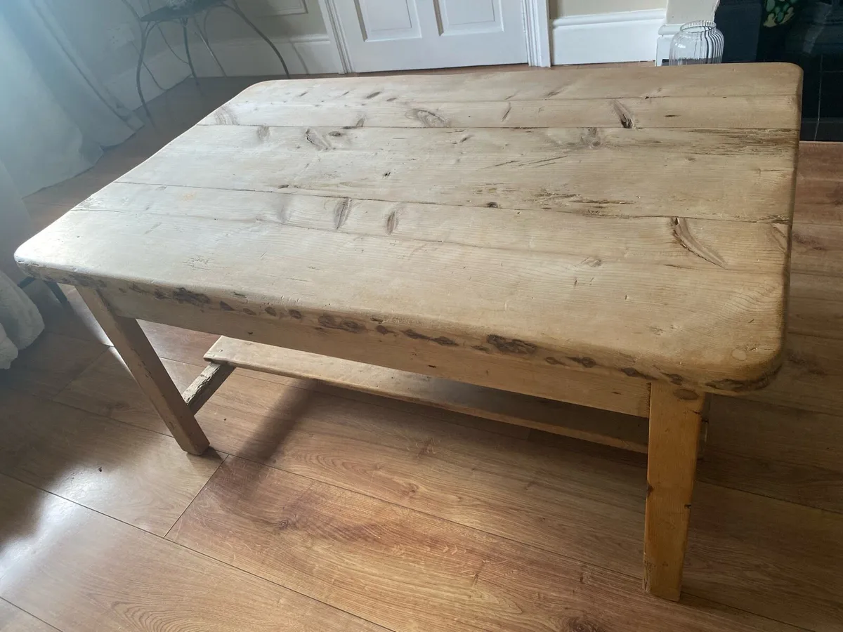 Old pine coffee table - Image 2
