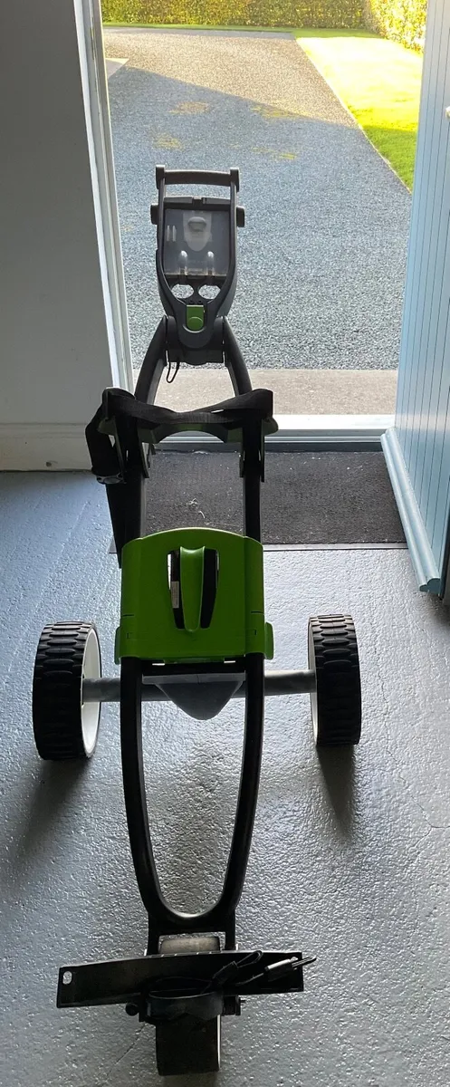 Battery powered electric golf trolley. - Image 4