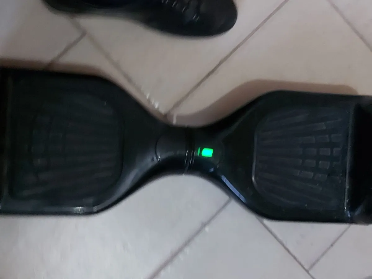 2 Hoverboards, no chargers Bluetooth Segway /Razor - Image 4