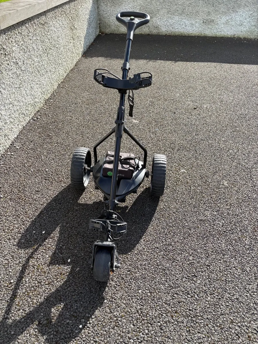 Battery powered golf trolley - Image 1