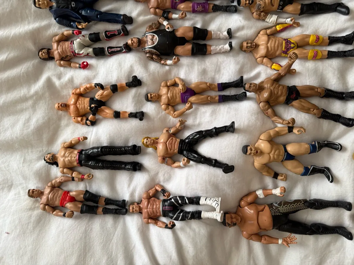 Wwe 35 action figures lot - Image 2