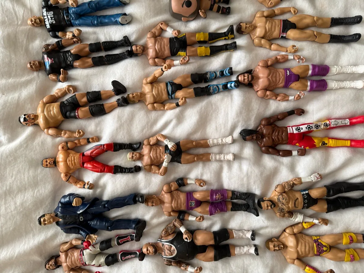 Wwe 35 action figures lot - Image 3
