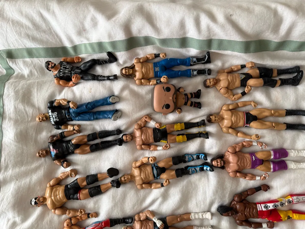 Wwe 35 action figures lot - Image 4