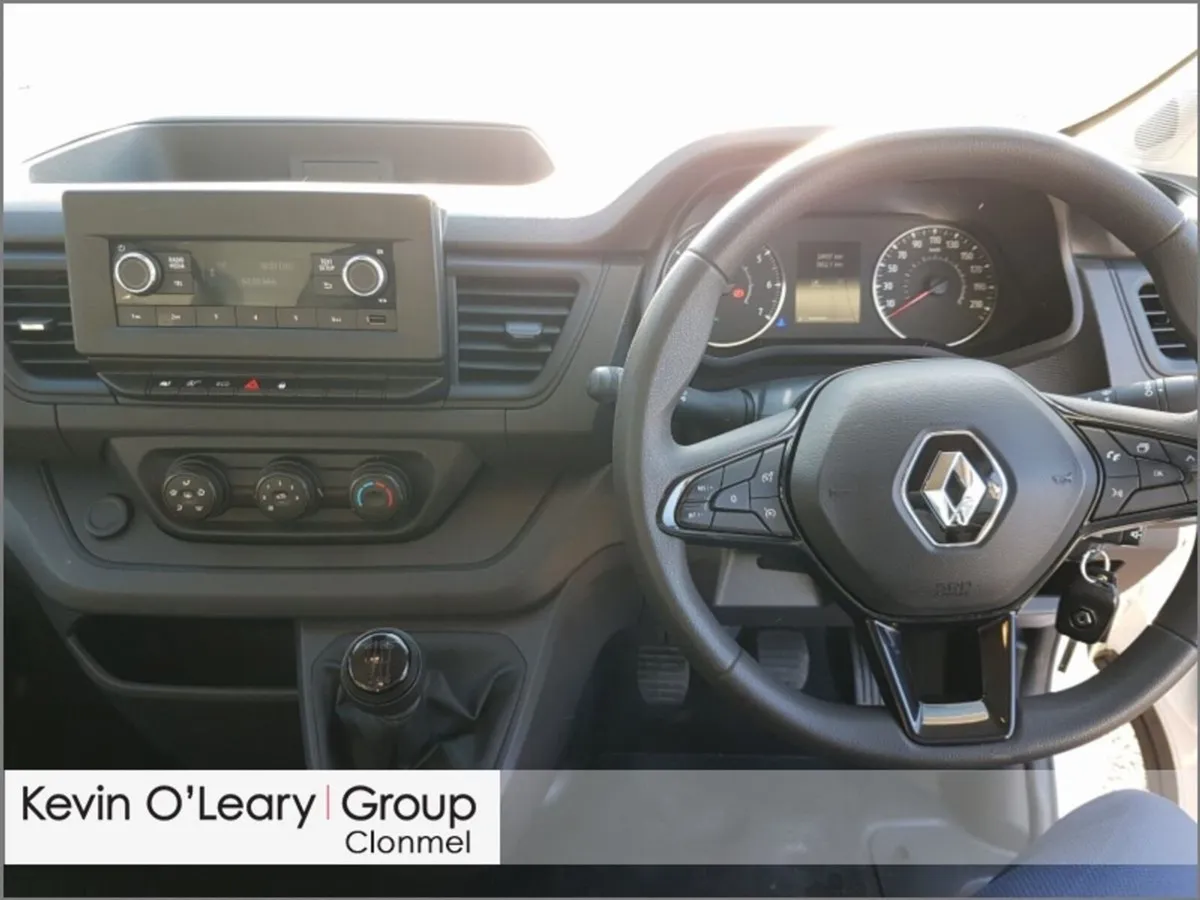 Renault Trafic TRAFIC LL30 BUSINESS BLUE DCI 130 - Image 2
