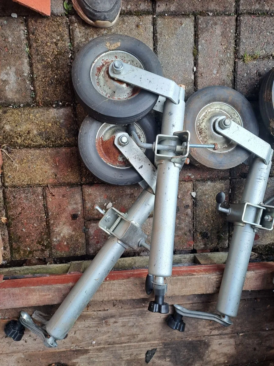 JOCKEY WHEELS - Image 1