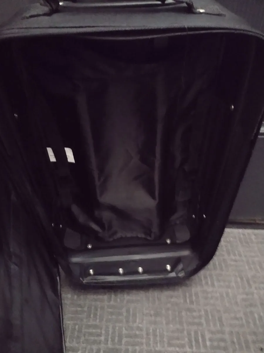 Small pull along travel suitcase - Image 3