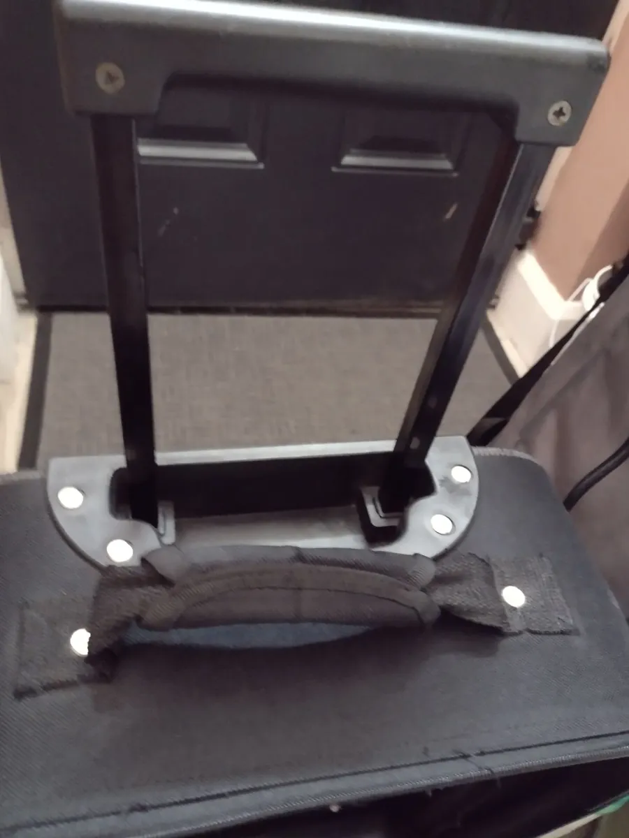 Small pull along travel suitcase - Image 4