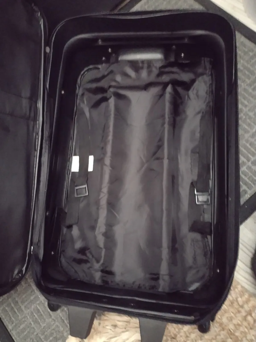 Small pull along travel suitcase - Image 2