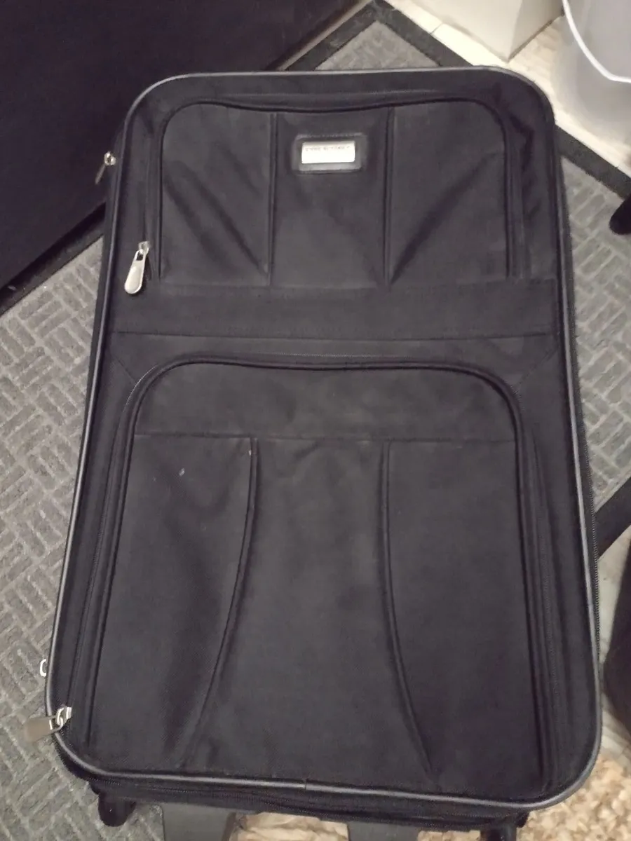 Small pull along travel suitcase - Image 1