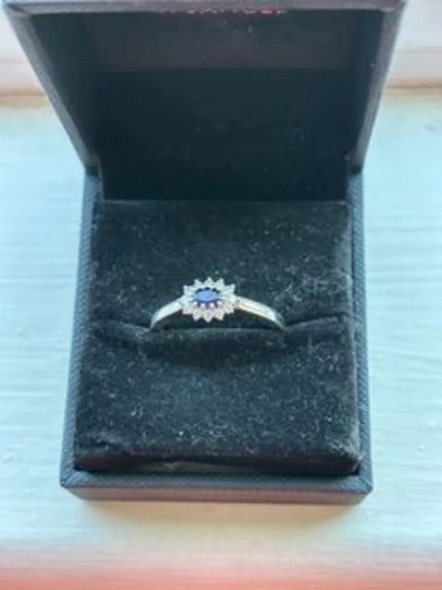jewellery - Sapphire and diamond ring - Image 1