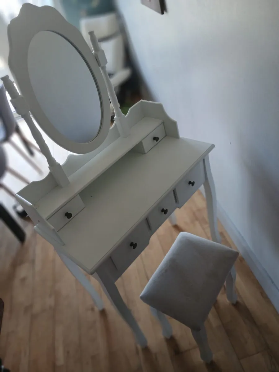 Dressing table and stool - Image 1