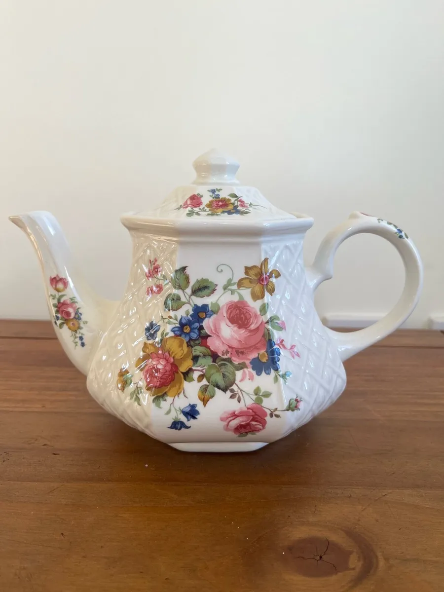 1970s Vintage Sadler teapot - mint condition - Image 1