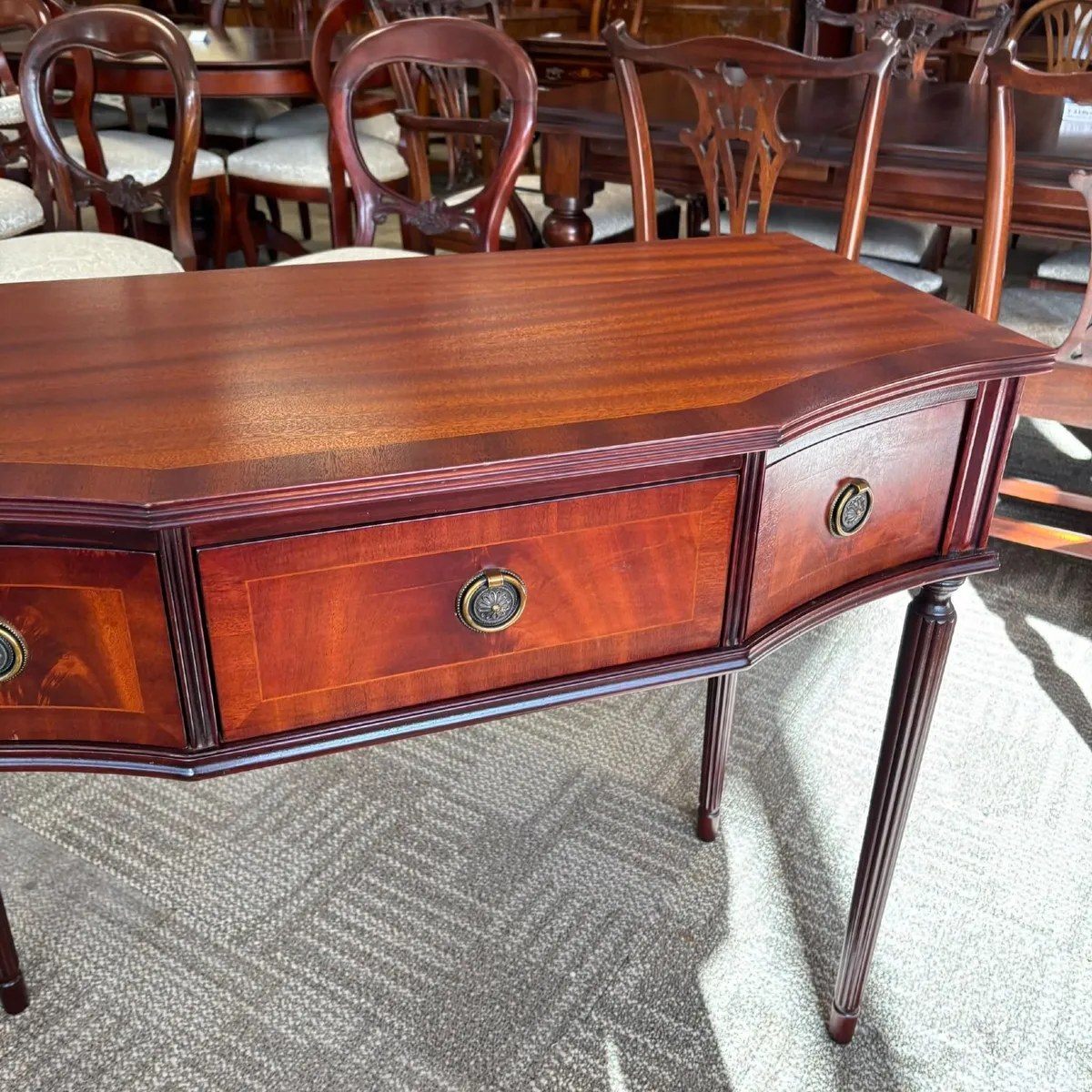 Beautiful mahogany flamed breakfront console table - Image 2