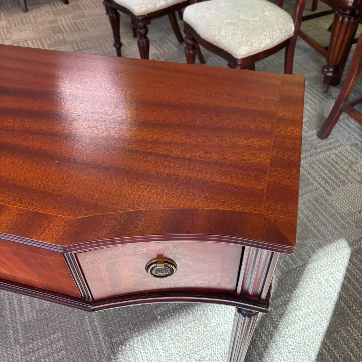 Beautiful mahogany flamed breakfront console table - Image 3