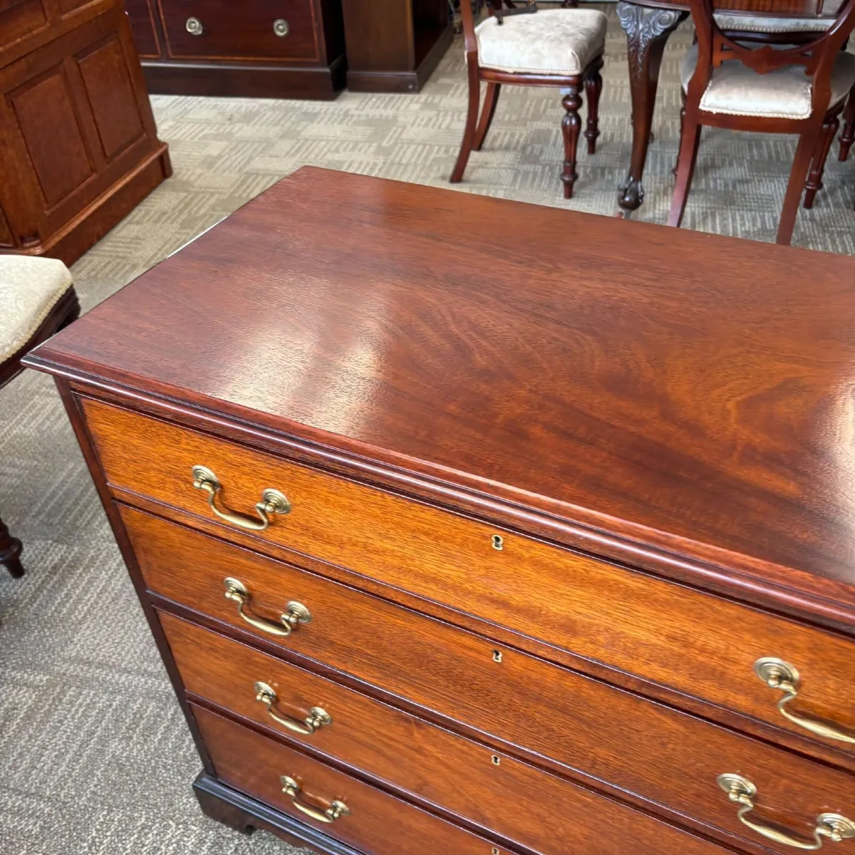 Attractive antique Georgian mahogany chest of draw - Image 2