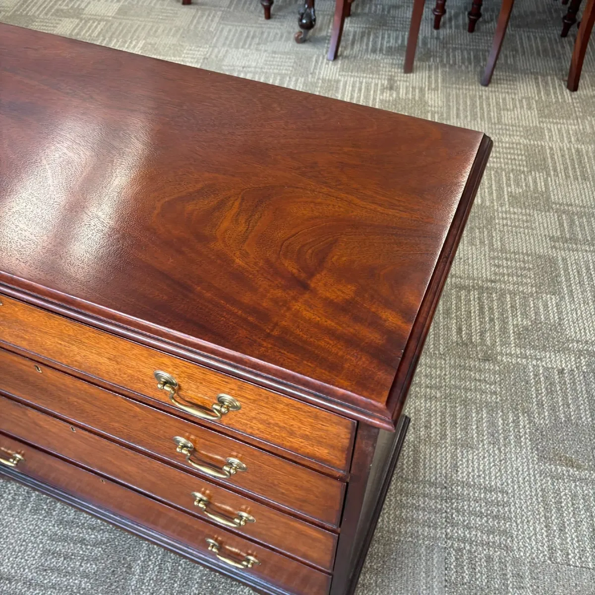 Attractive antique Georgian mahogany chest of draw - Image 3