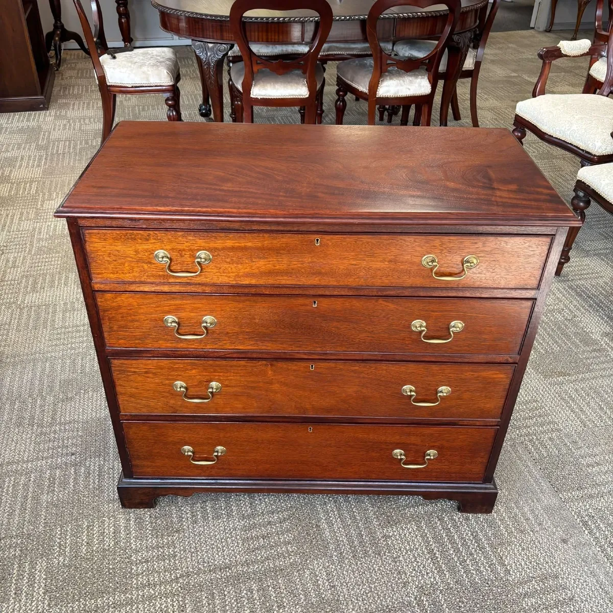 Attractive antique Georgian mahogany chest of draw - Image 1
