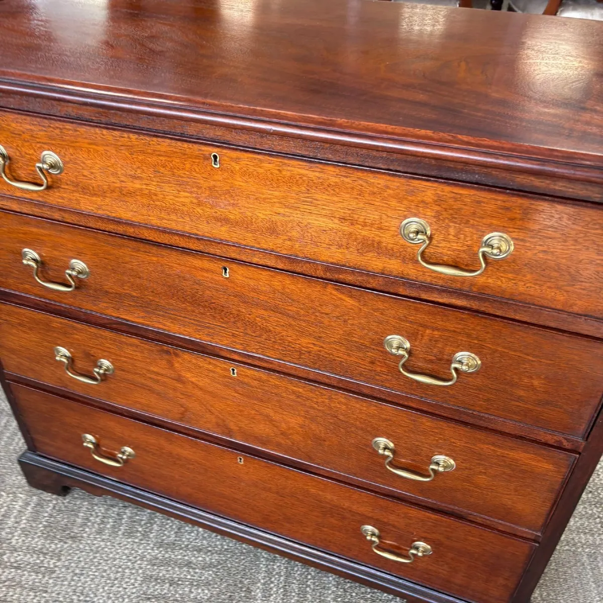 Attractive antique Georgian mahogany chest of draw - Image 4