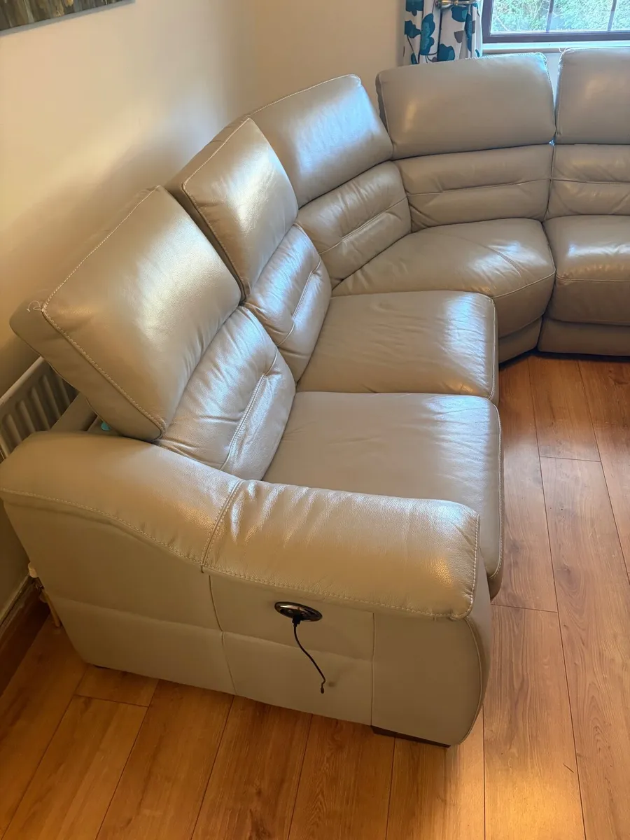 Recliner Cream Couch - Image 3