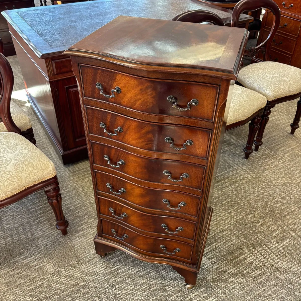 An elegant traditional mahogany tallboy chest ches - Image 1