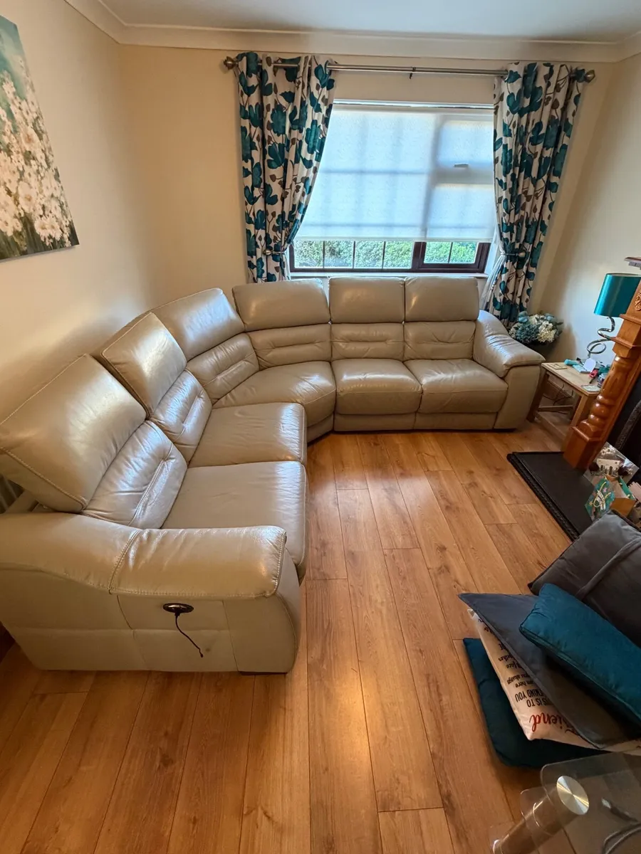 Recliner Cream Couch - Image 1