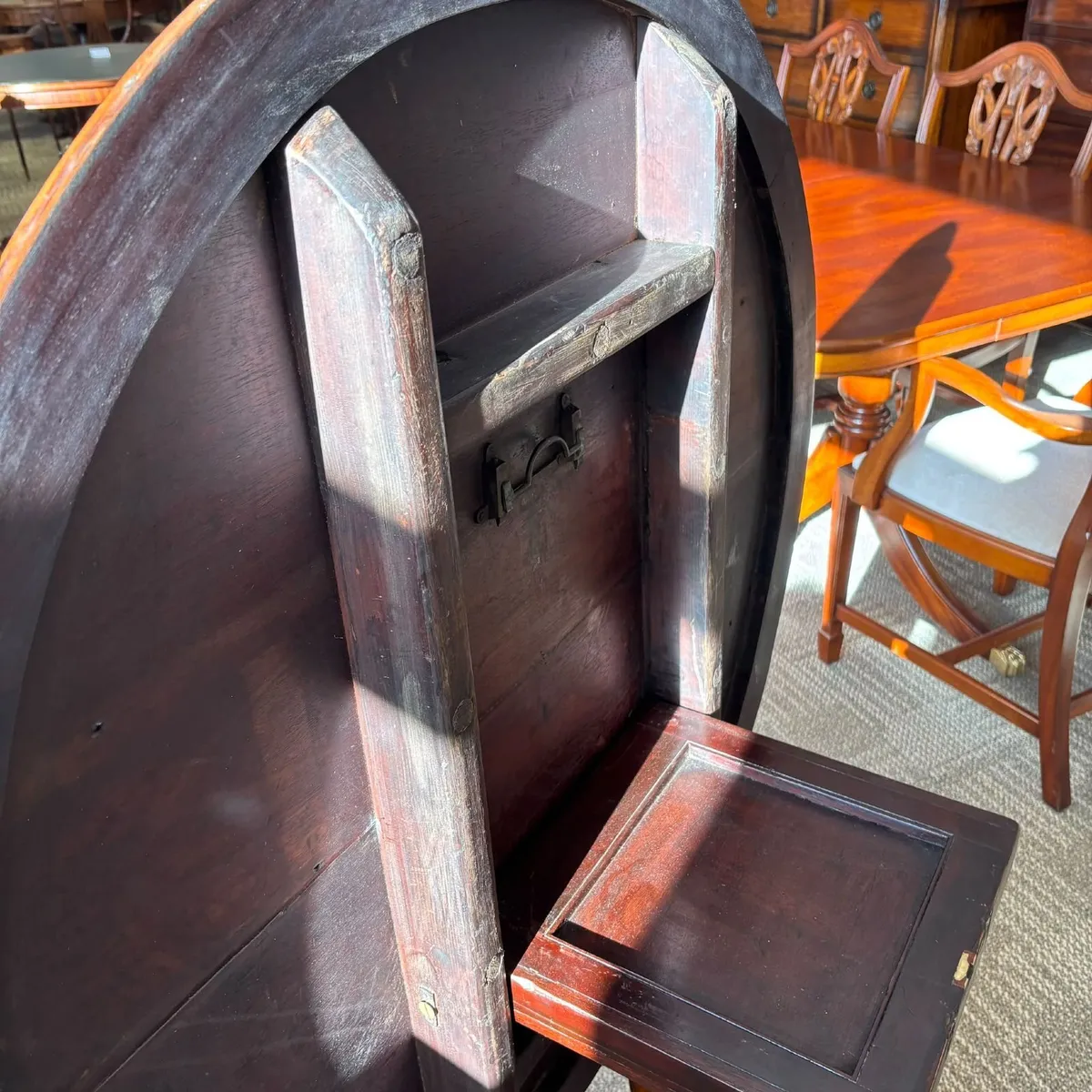 A beautiful Victorian antique round centre tilt to - Image 3
