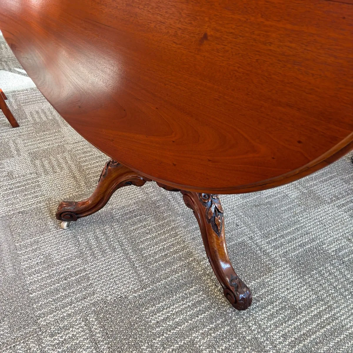 A beautiful Victorian antique round centre tilt to - Image 4