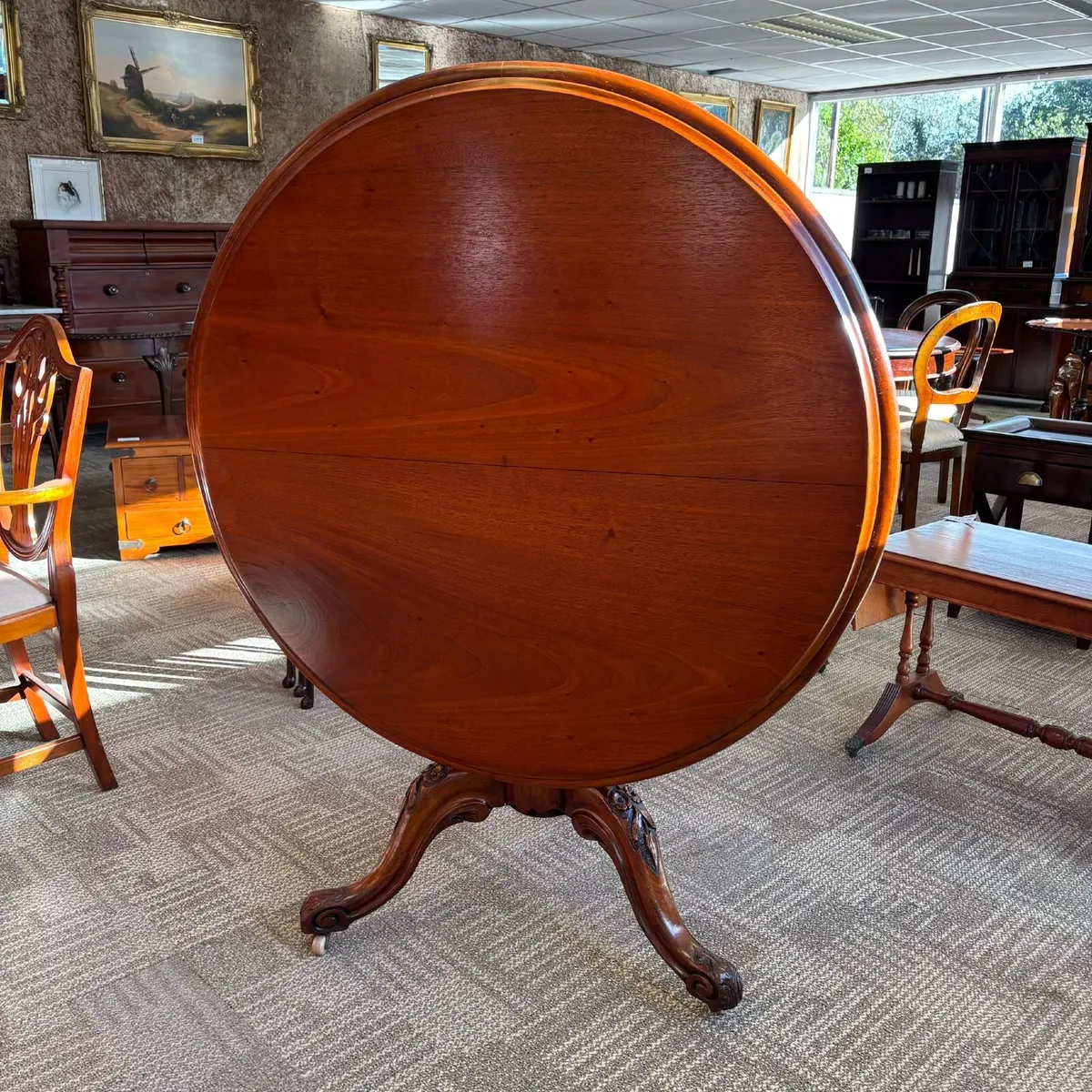 A beautiful Victorian antique round centre tilt to - Image 1