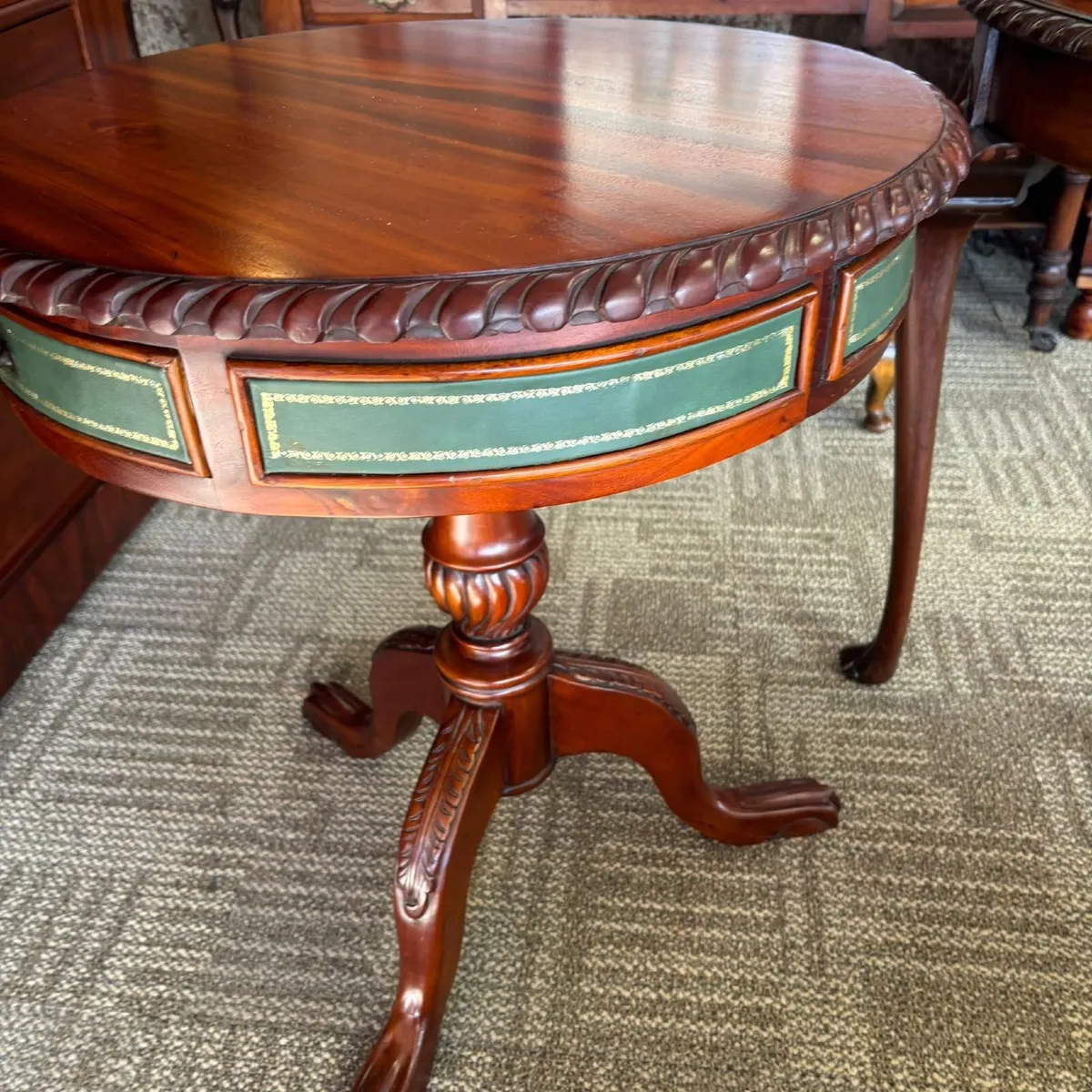 A beautiful traditional round drum table - Image 4